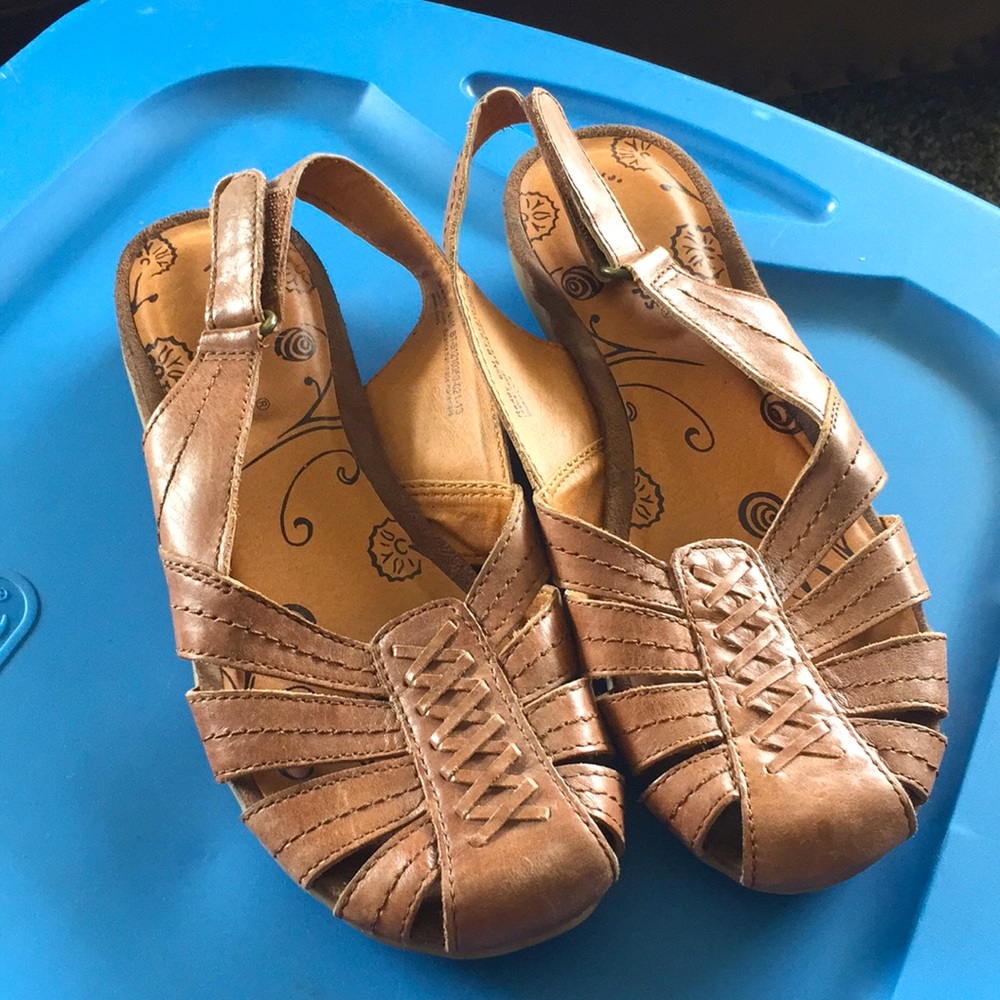 Woman’s Bare Traps Sandals size 6.5M leather